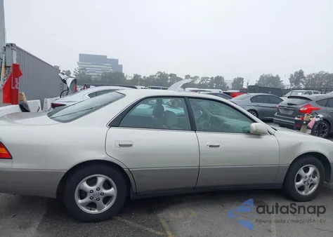 1999 Lexus Es 300 from USA, damaged, VIN JT8BF28G1X0150163